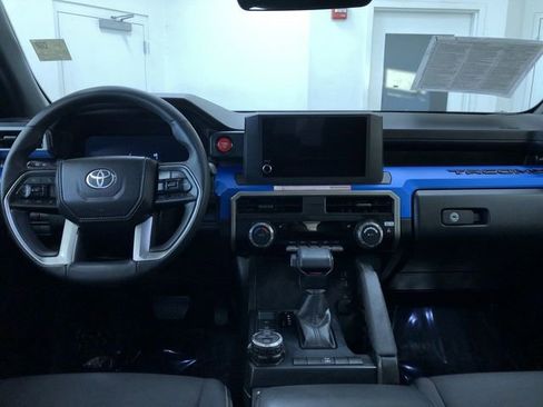 Certified 2025 Toyota Tacoma TRD Off-Road image 11