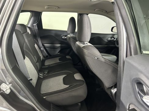 Used 2014 Jeep Cherokee Latitude w/ Cold Weather Group image 24