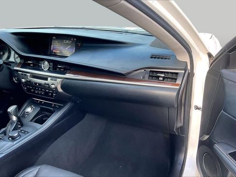 Used 2016 Lexus ES 350 w/ Premium Package w/Wood Trim FWD image 18