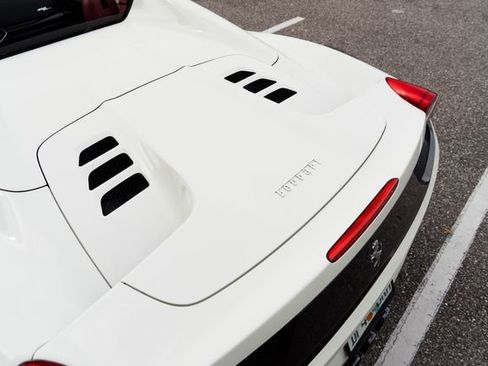 Used 2014 Ferrari 458 Spider image 18