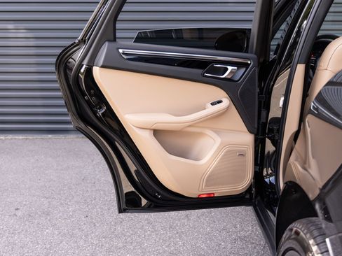 Certified 2026 Porsche Macan AWD/4WD image 25