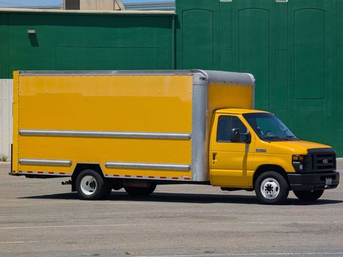 Used 2016 Ford E-350 and Econoline 350 Super Duty RWD image 1
