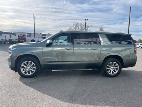 Used 2023 Chevrolet Suburban Premier AWD/4WD image 7