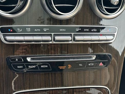 Used 2019 Mercedes-Benz GLC 300 w/ Parking Assistance Package image 30
