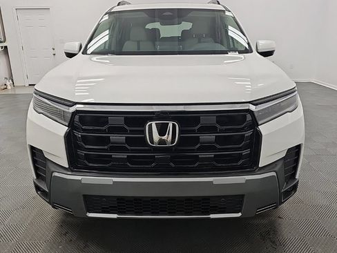 New 2026 Honda Pilot Touring image 3