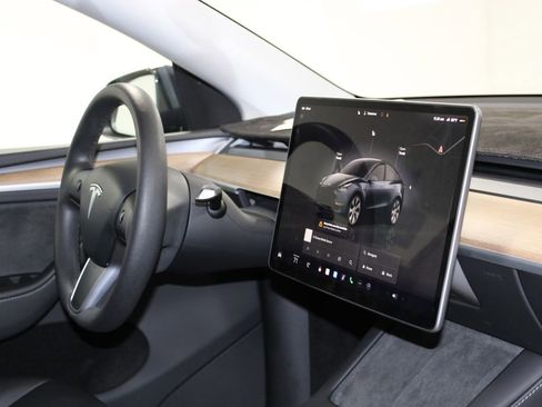 Used 2024 Tesla Model Y Long Range image 29