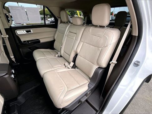 Used 2023 Ford Explorer Platinum w/ Technology Package RWD image 22