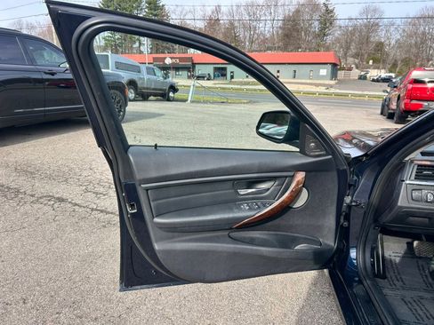 Used 2014 BMW 328i xDrive Wagon image 13