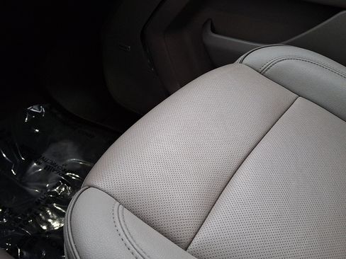 Certified 2023 GMC Yukon SLT w/ SLT Luxury Package image 26