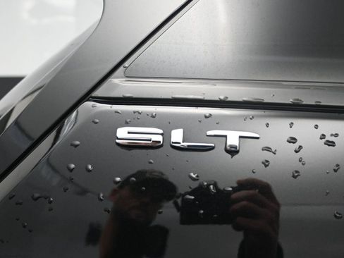 Used 2024 GMC Terrain SLT image 14