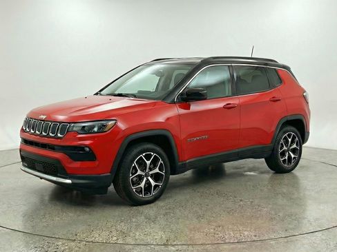 Used 2025 Jeep Compass Limited AWD/4WD image 3