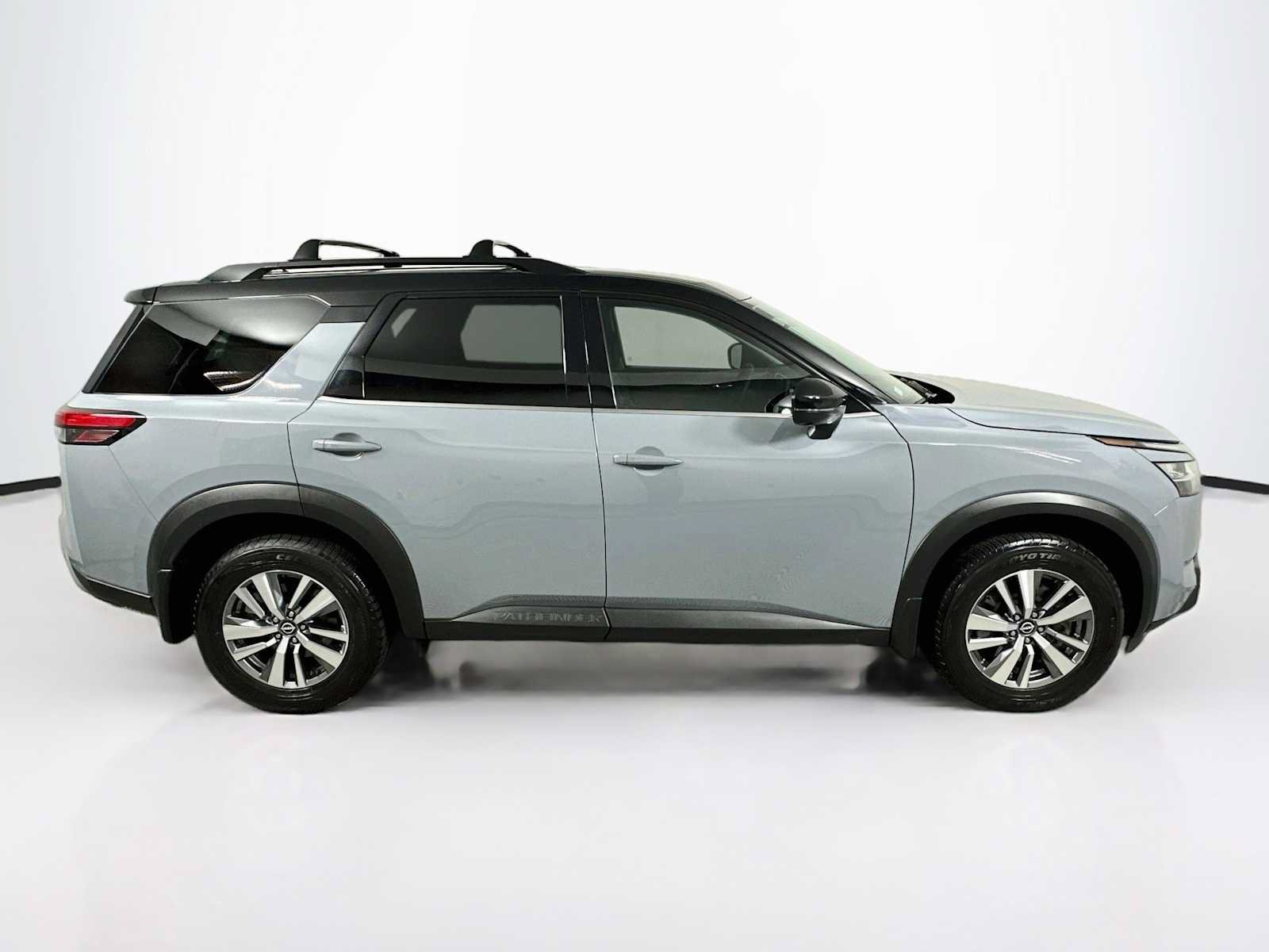 Used 2022 Nissan Pathfinder SL AWD/4WD image 8