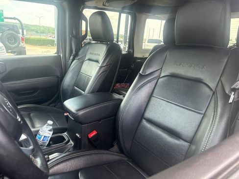 Used 2019 Jeep Wrangler Unlimited Sahara AWD/4WD image 8