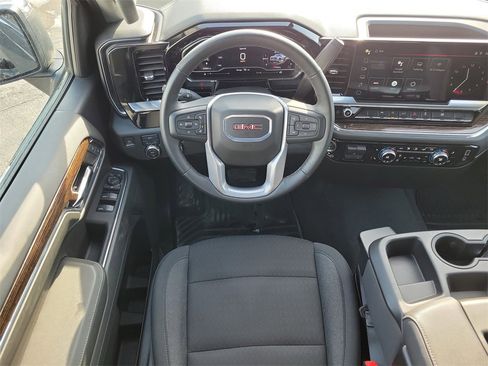 Used 2024 GMC Sierra 1500 SLE w/ Preferred Package image 12
