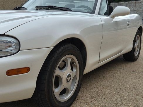 Used 1999 MAZDA MX-5 Miata image 2