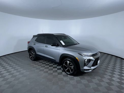 Used 2023 Chevrolet TrailBlazer RS FWD image 2