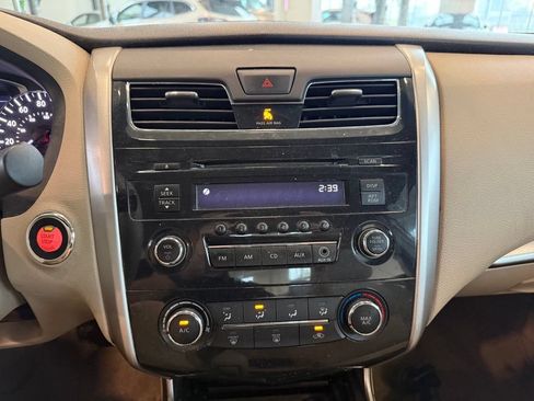 Used 2013 Nissan Altima 2.5 S FWD image 10