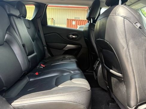 Used 2021 Jeep Cherokee Latitude Lux AWD/4WD image 15