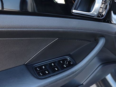 Used 2019 Porsche Panamera 4 image 39