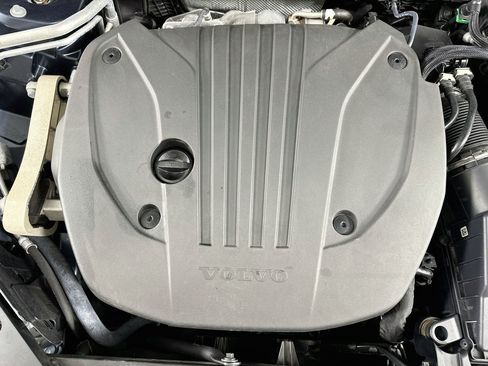 Used 2023 Volvo XC60 B5 Ultimate w/ Climate Package FWD image 35