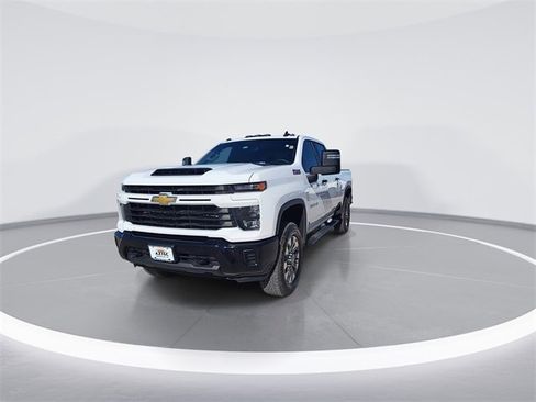 Used 2024 Chevrolet Silverado 2500 Custom w/ Custom Value Package image 3