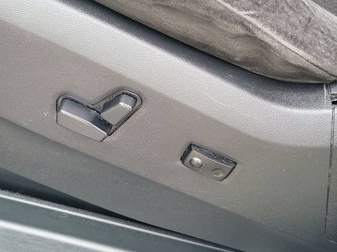 Used 2015 Dodge Grand Caravan SXT w/ UConnect Hands-Free Group FWD image 6