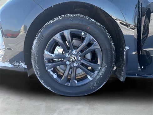 Used 2025 Toyota Sienna LE image 42