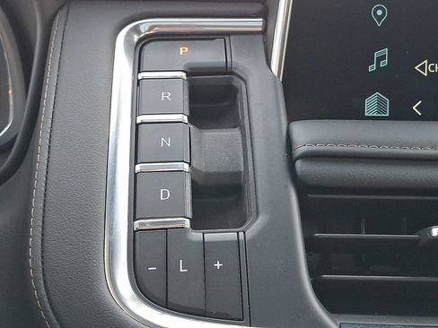 Used 2024 Chevrolet Suburban High Country AWD/4WD image 16