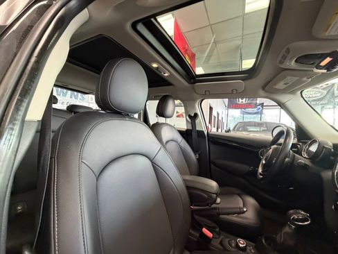 Used 2019 MINI Cooper 4-Door Hardtop FWD image 36