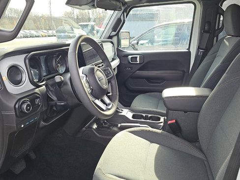 Used 2025 Jeep Wrangler Unlimited Sahara image 7