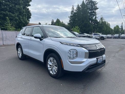 Used 2025 Mitsubishi Outlander ES AWD/4WD image 1