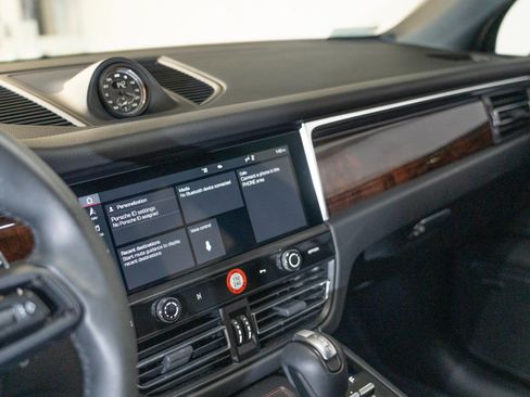 Certified 2026 Porsche Macan AWD/4WD image 21
