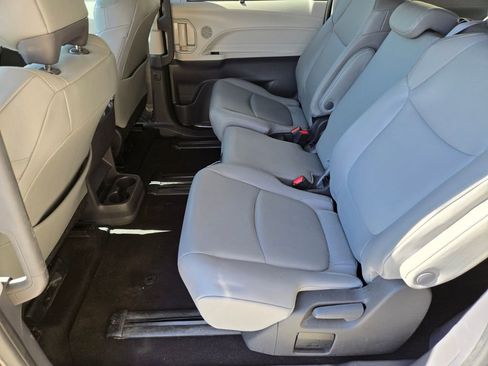 Used 2024 Toyota Sienna XLE image 7