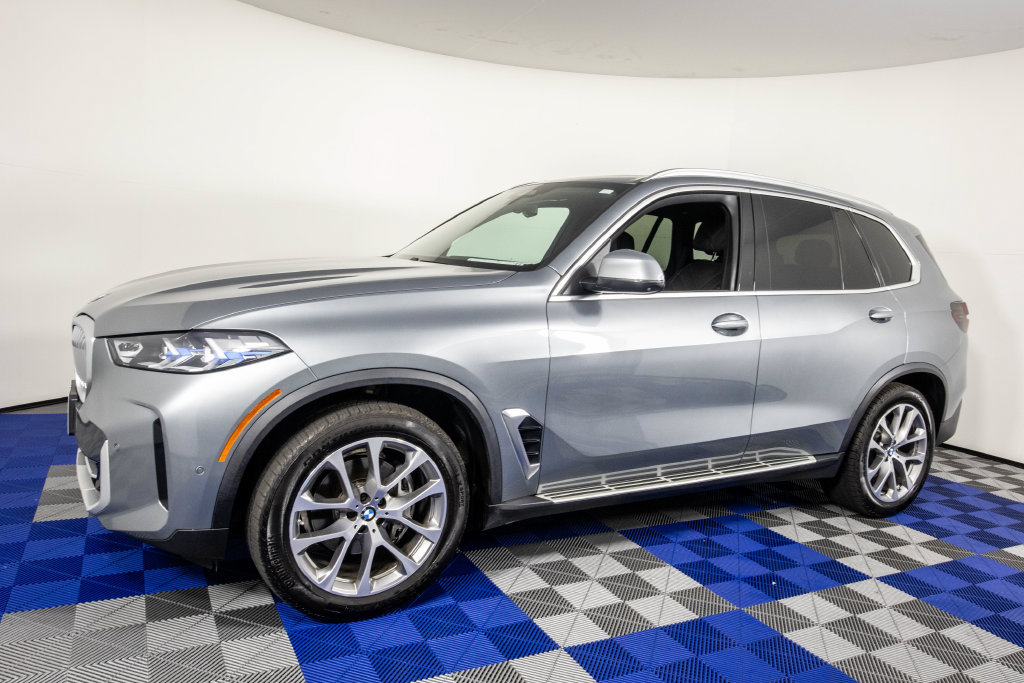 Used 2024 BMW X5 xDrive40i w/ Premium Package AWD/4WD image 2