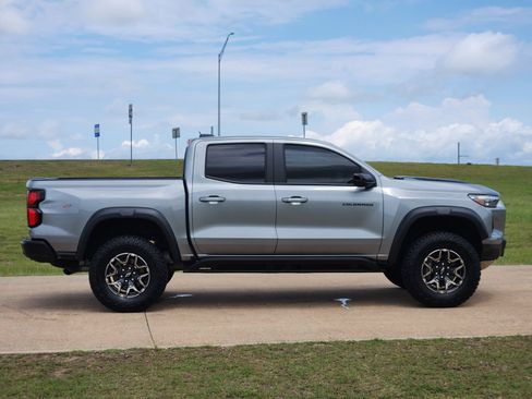 Used 2025 Chevrolet Colorado ZR2 w/ Technology Package AWD/4WD image 7