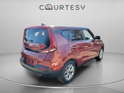 Used 2022 Kia Soul LX w/ Technology Package image 3