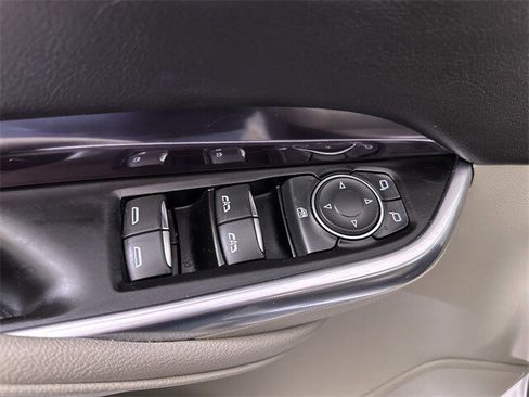 Used 2022 Cadillac XT4 Luxury w/ LPO, ONYX Package image 24