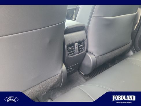 Used 2023 Toyota Corolla Cross AWD Hybrid w/ Convenience Package image 31