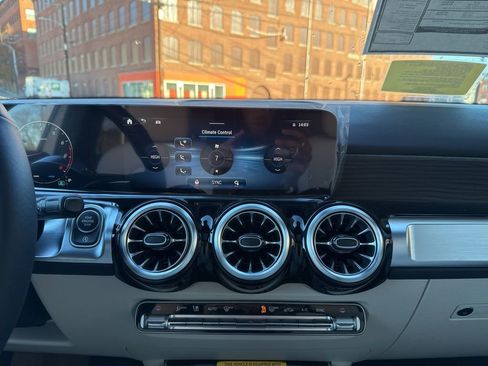 New 2026 Mercedes-Benz GLB 250 4MATIC image 23