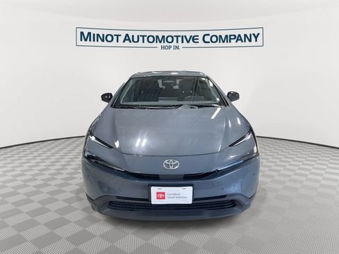 Used 2025 Toyota Prius LE FWD image 3