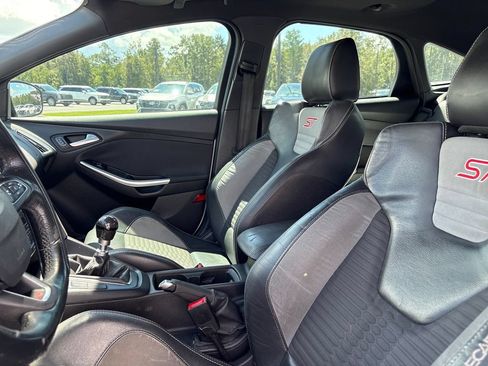 Used 2015 Ford Focus ST w/ Equipment Group 401A FWD image 4