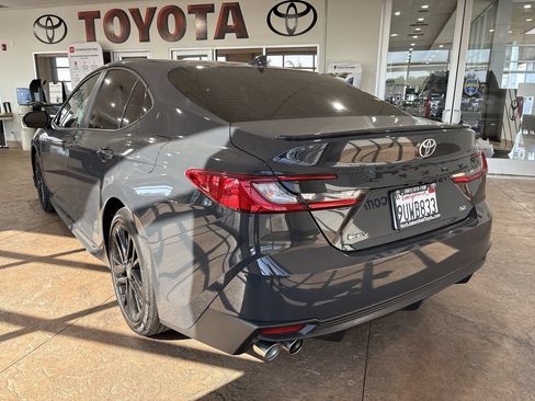Used 2025 Toyota Camry SE w/ Convenience Package FWD image 8