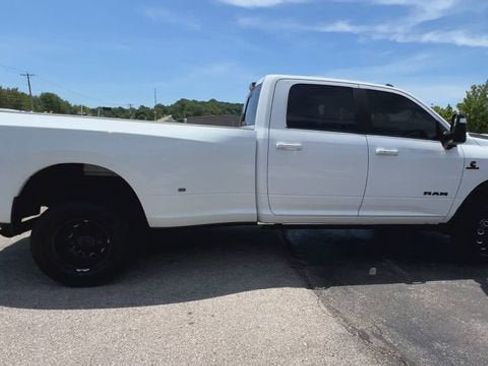 Used 2025 RAM 3500 Laramie AWD/4WD image 9