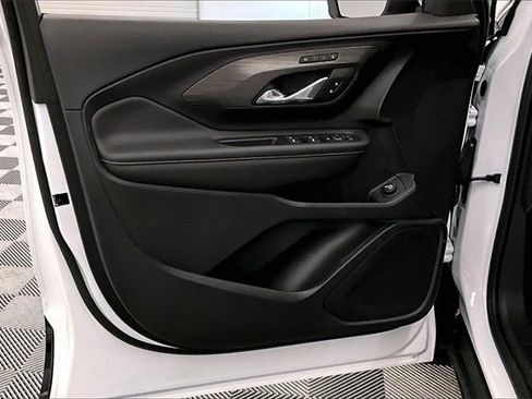 Used 2023 GMC Terrain SLT w/ Tech Package image 17