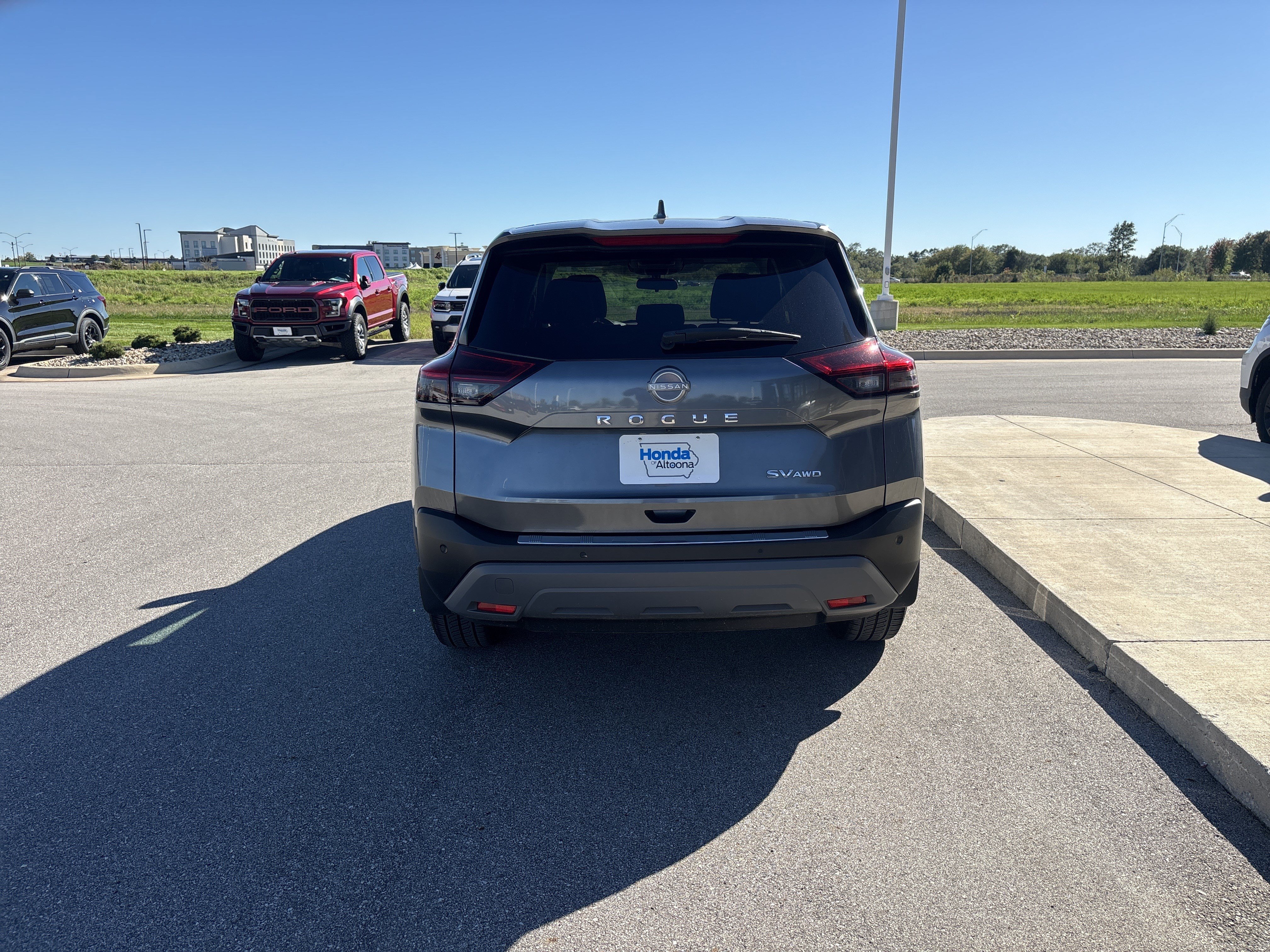 Used 2022 Nissan Rogue SV AWD/4WD image 4