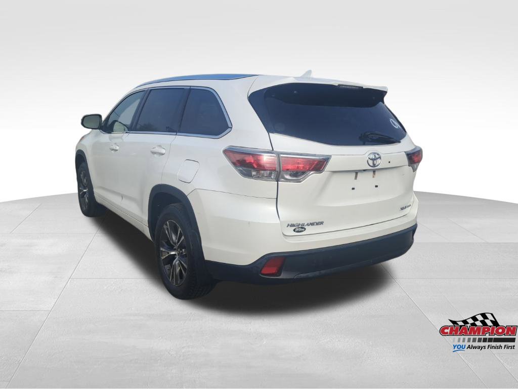 Used 2016 Toyota Highlander XLE AWD/4WD image 3