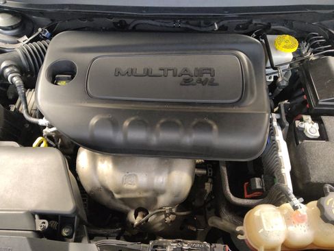 Used 2019 Jeep Cherokee Latitude Plus FWD image 30