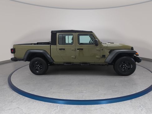 Used 2025 Jeep Gladiator Sport AWD/4WD image 4
