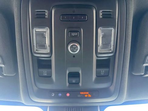 Used 2023 GMC Yukon XL SLT AWD/4WD image 31