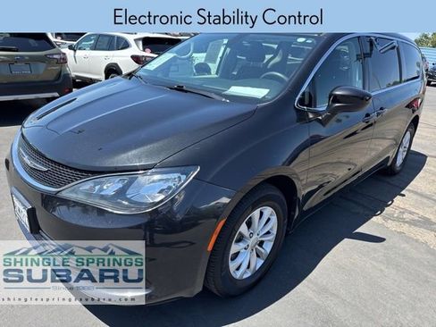 Used 2017 Chrysler Pacifica Touring w/ Tire & Wheel Group image 11